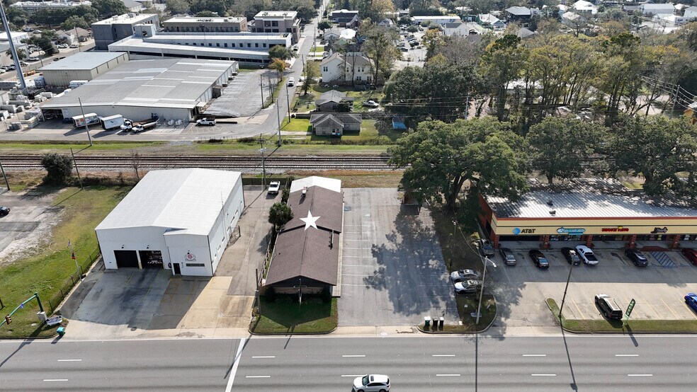 More Photos Of 1220 Bienville Blvd, Ocean Springs General Retail For Lease