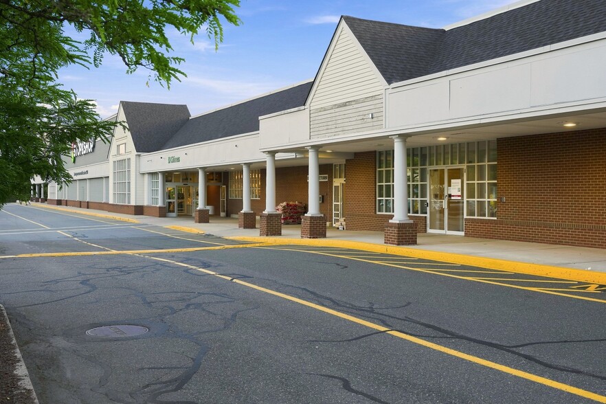 More Photos Of 2 Elm St, Woburn Freestanding For Lease