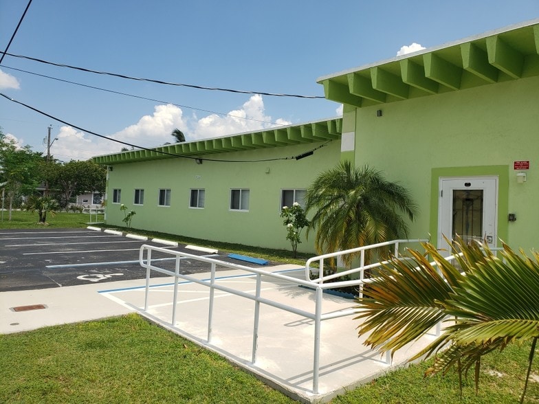 Primary Photo Of 412 SW 5th St, Homestead Rehabilitation Center For Lease