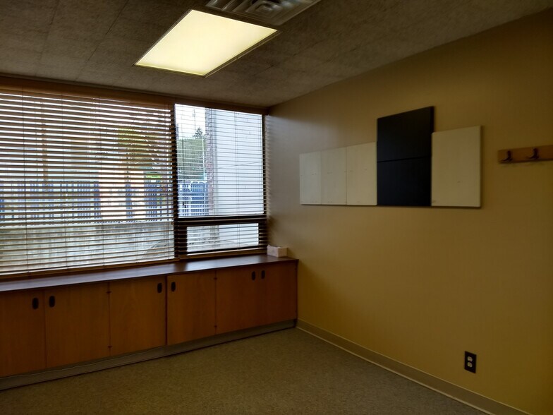 More Photos Of 102 E Front St, Port Angeles Office Residential For Lease