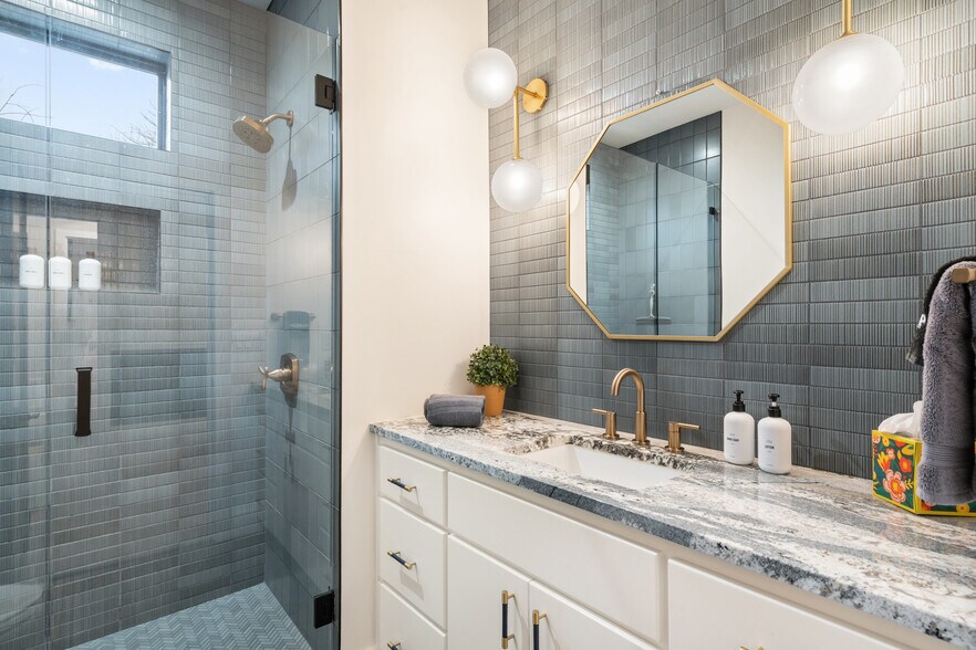 More Photos Of 106 E College St, Fredericksburg Specialty For Sale