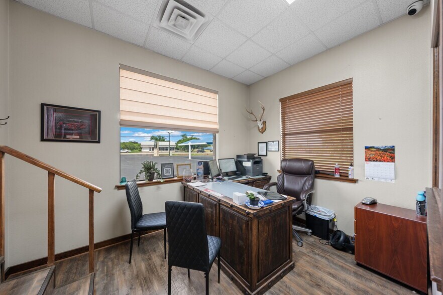More Photos Of 1903 Junction Hwy, Kerrville Auto Repair For Sale