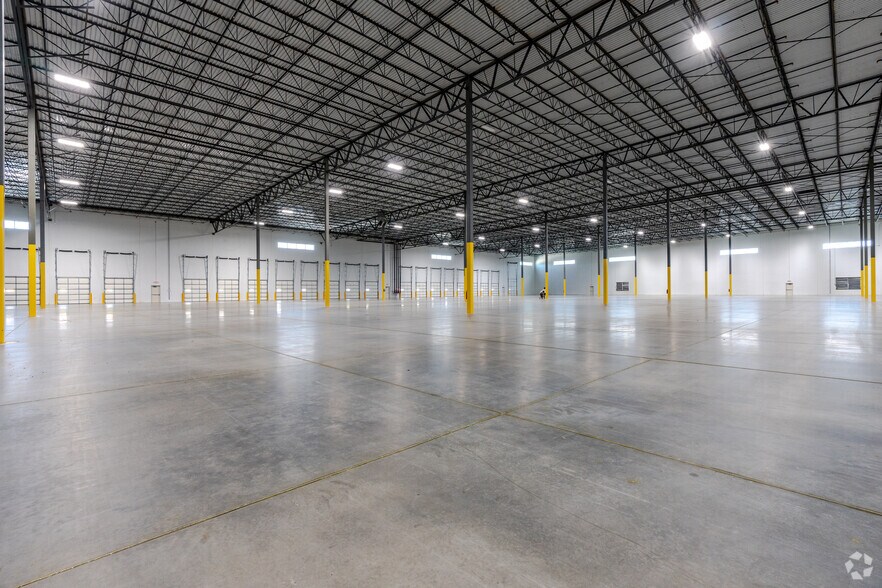 More Photos Of 1151 Heritage Pky, Mansfield Unknown For Lease