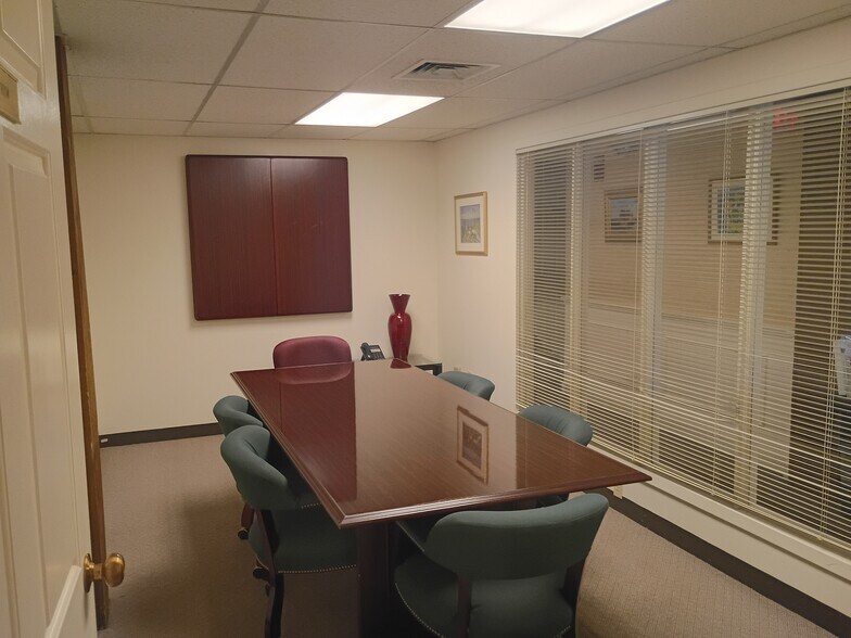 More Photos Of 10 Liberty St, Danvers Office For Sale