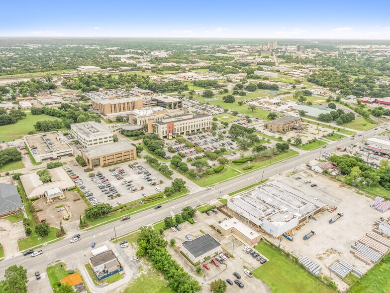 More Photos Of 3095 College St, Beaumont Medical For Sale