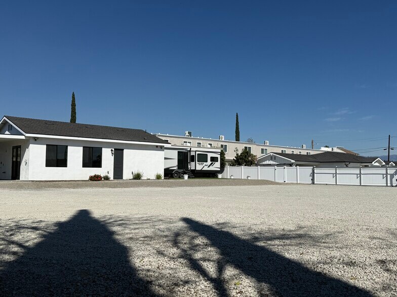 Primary Photo Of 9004 Olive St., Fontana Contractor Storage Yard For Lease
