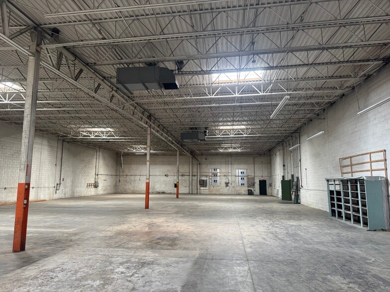 More Photos Of 15 E Elm St, Broadalbin Warehouse For Lease