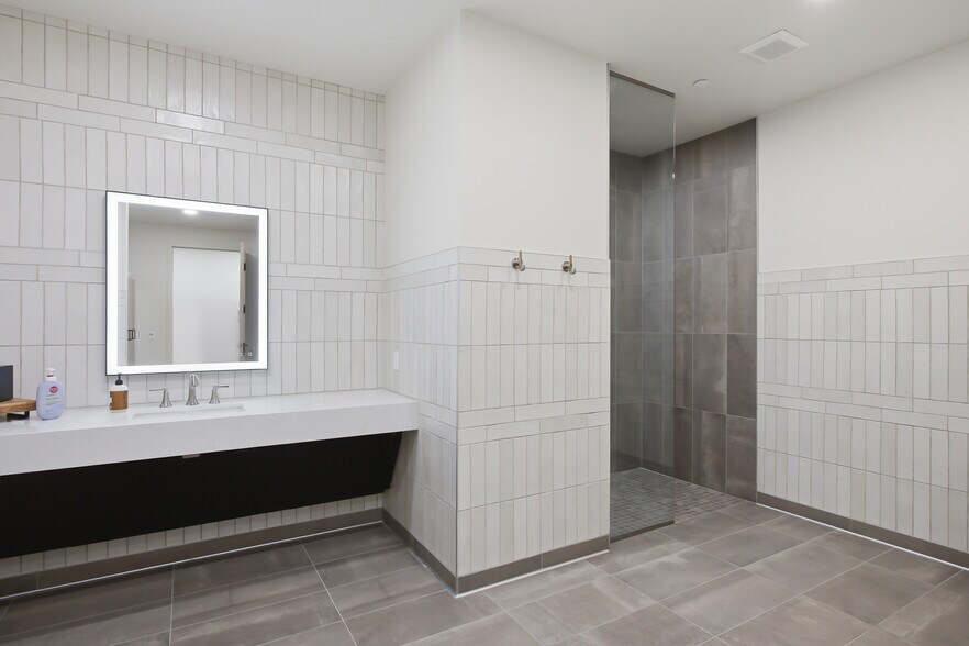 More Photos Of 1311 Seven Hills Dr, Henderson Medical For Sale