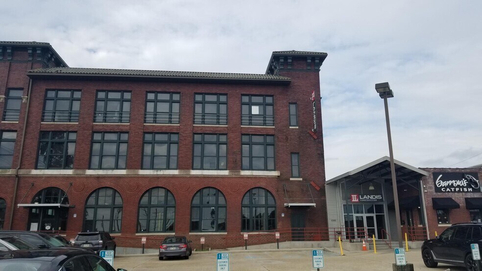 More Photos Of 8300 Earhart Blvd, New Orleans Loft Creative Space For Lease
