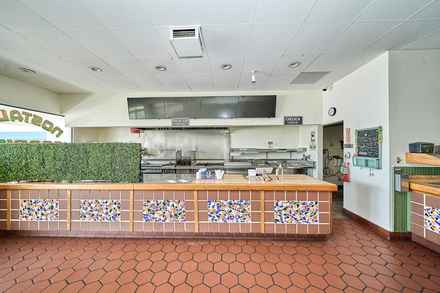 More Photos Of 5835 Bellflower Blvd Unit C, Lakewood Storefront For Lease