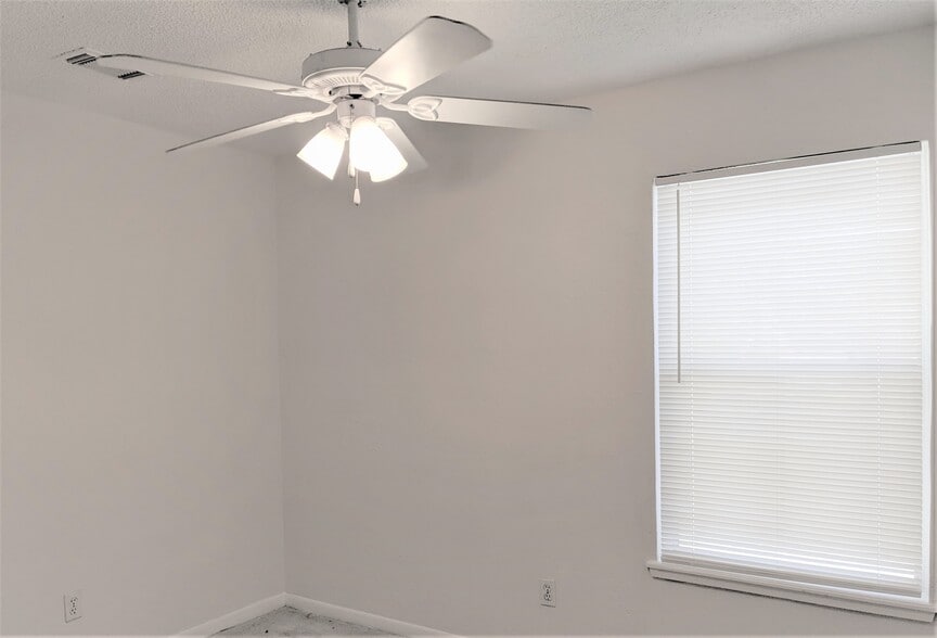 More Photos Of 704 E 22nd St, Houston Apartments For Sale
