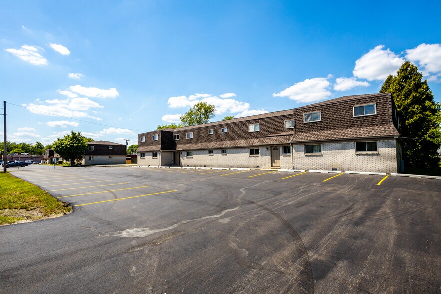 More Photos Of 2920-2932 Schroeder Blvd, Keego Harbor Apartments For Sale