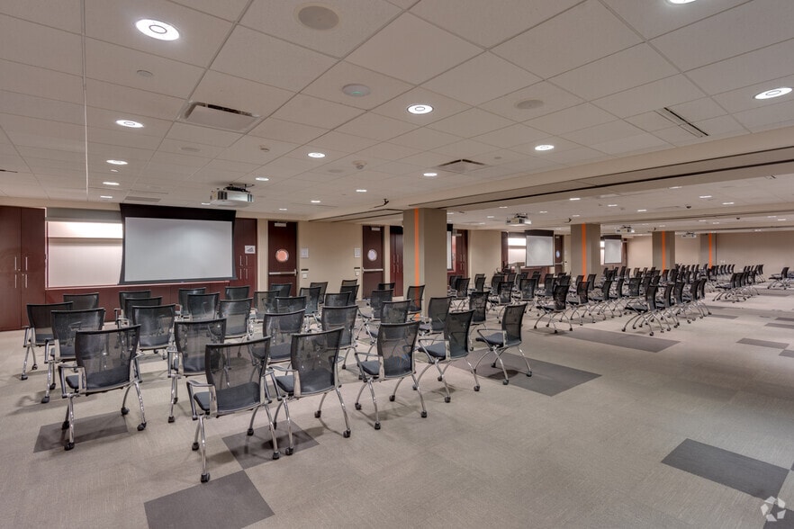 More Photos Of 1701 Golf Rd, Rolling Meadows Coworking Space