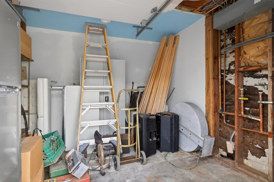 More Photos Of 1895 E Main St, Ventura General Retail For Sale