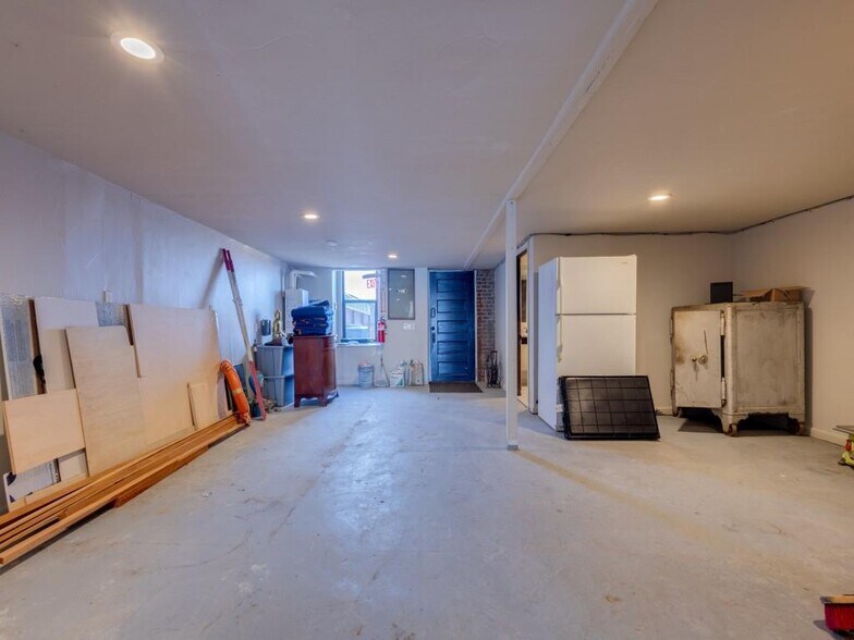 More Photos Of 106 W Main St, Pilot Point Storefront For Lease