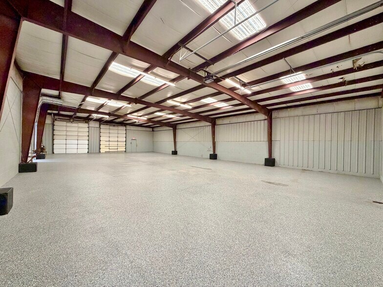 More Photos Of 908 SW 5th St, Oklahoma City Warehouse For Lease