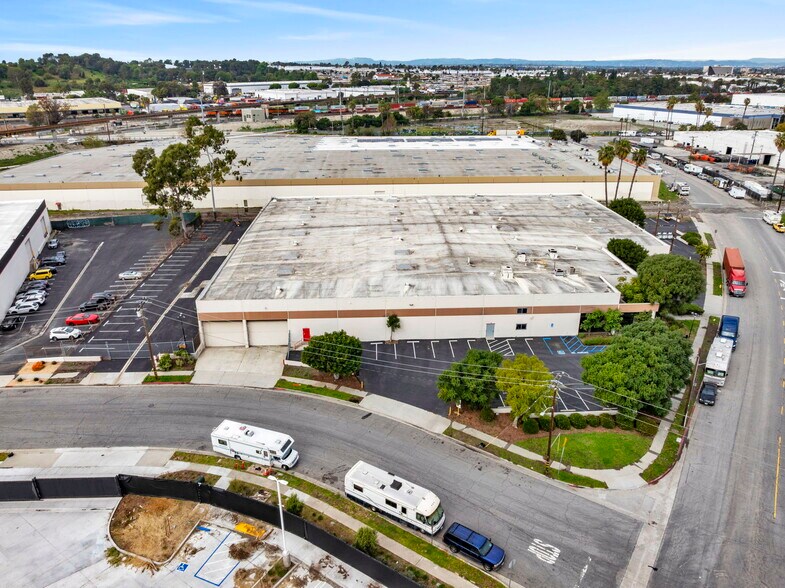 More Photos Of 18737 S Reyes Ave, East Rancho Dominguez Distribution For Sale