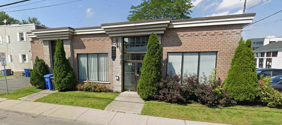 Primary Photo Of 191 Rue Empire, Granby Office For Sale