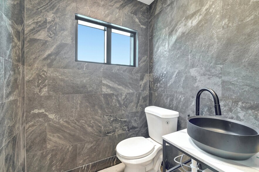 More Photos Of 3490 Oleander Ave, Fort Pierce Warehouse For Sale