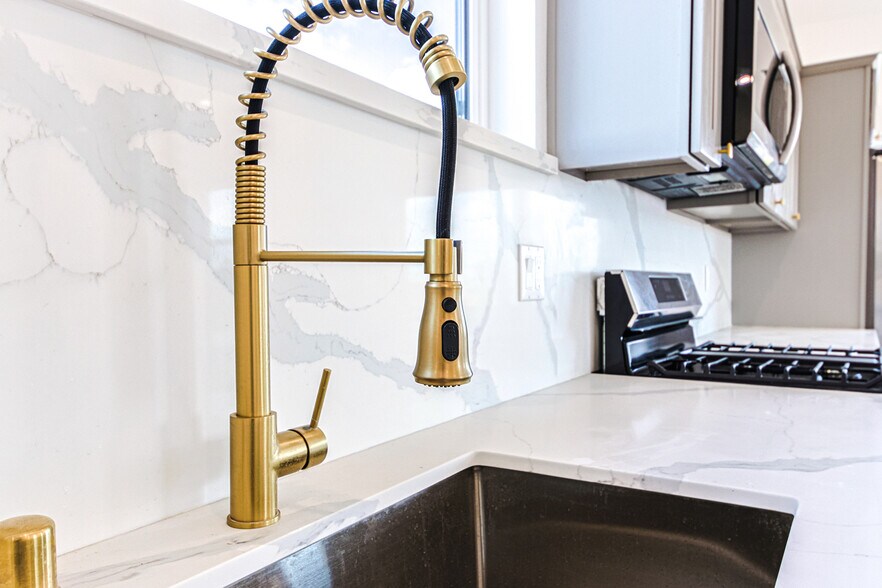 More Photos Of 1923 Carmona Ave, Los Angeles Multifamily For Sale