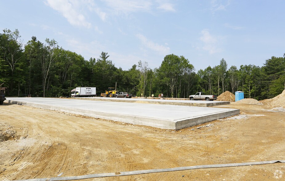 More Photos Of 230 Rockingham Rd, Derry Self Storage For Lease