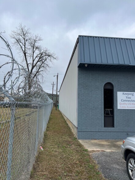 More Photos Of 415 Flint Ave, Albany Office For Sale