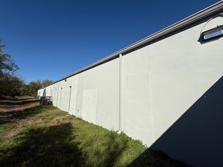 More Photos Of 1910 S Interstate 35, San Marcos Manufacturing For Sale