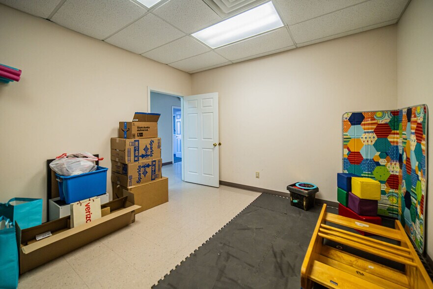 More Photos Of 3530 Park Plaza Rd, Paducah Flex For Lease