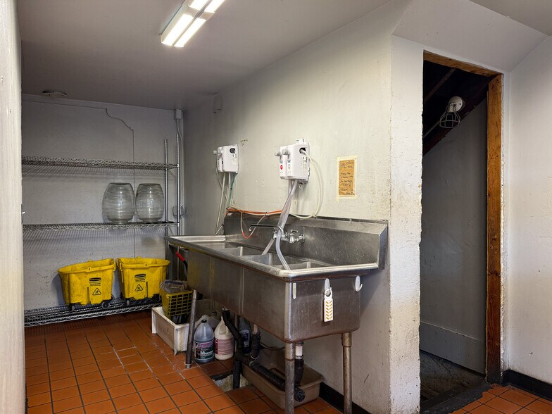 More Photos Of 21 E Main St, Walla Walla General Retail For Lease