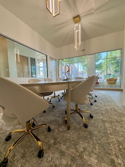 More Photos Of 12 E Walnut St, Asheville Storefront Retail Office For Lease