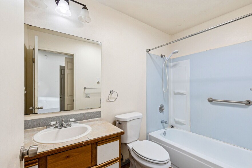 More Photos Of 7420-7428 208th St SW, Edmonds Apartments For Sale