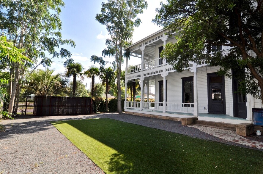 More Photos Of 1000 E Cesar Chavez St, Austin Loft Creative Space For Lease