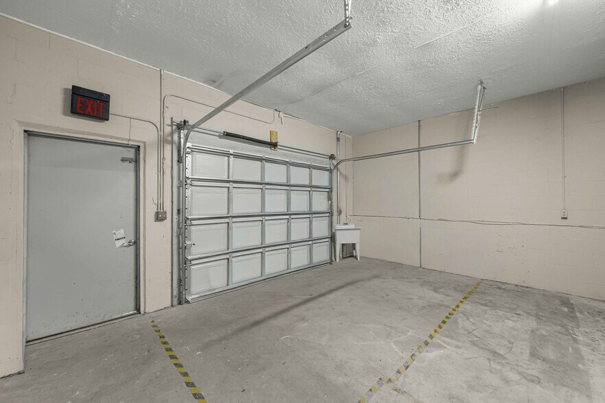 More Photos Of 1020 NE 5th St, Crystal River Unknown For Lease