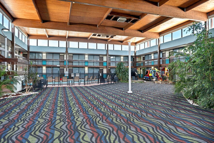 More Photos Of 3232 N Summit St, Arkansas City Hotel For Sale