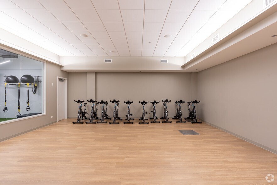 More Photos Of 8600 W Bryn Mawr Ave, Chicago Office For Lease