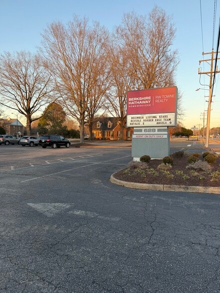 More Photos Of 628 Cedar Rd, Chesapeake Office For Lease