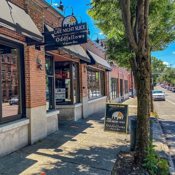 Primary Photo Of 2014 Elm St, Cincinnati Restaurant For Sale