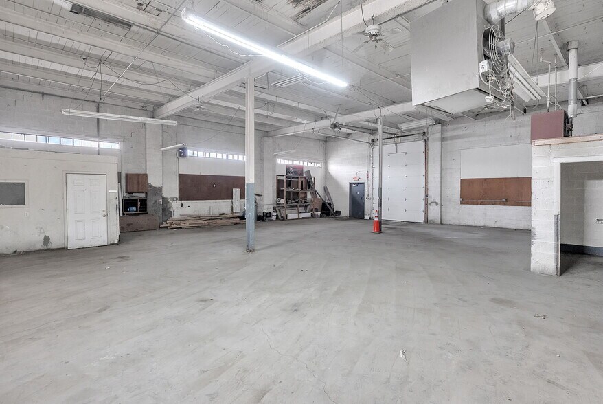 More Photos Of 9900 Northlawn St, Detroit Warehouse For Lease