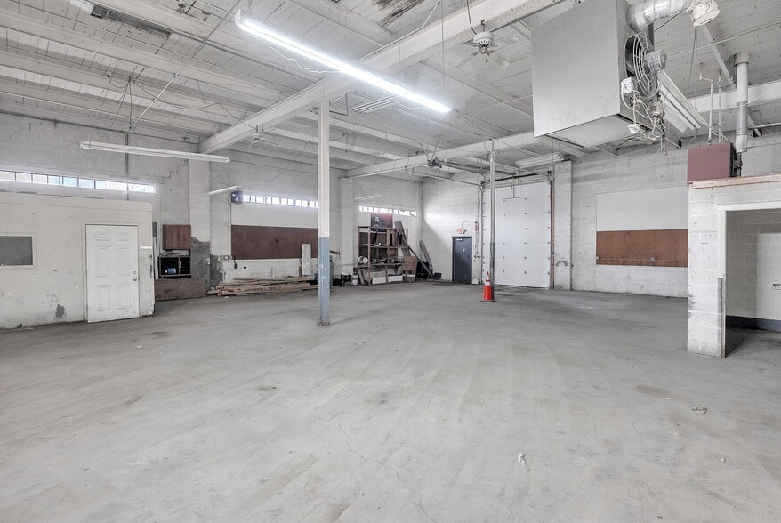 More Photos Of 9900 Northlawn St, Detroit Warehouse For Sale