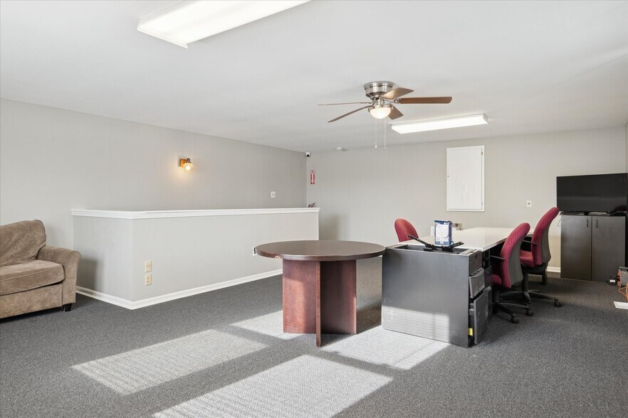 More Photos Of 36050 Goddard Rd, Romulus Auto Repair For Sale