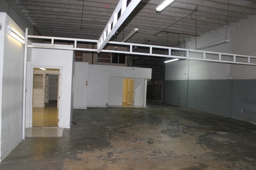 More Photos Of 4630-4666 SW 75th Ave, Miami Manufacturing For Lease