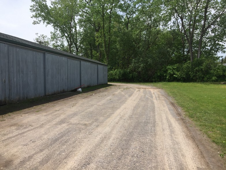 More Photos Of 1426 W River Rd, Waterloo Township Apartments For Lease