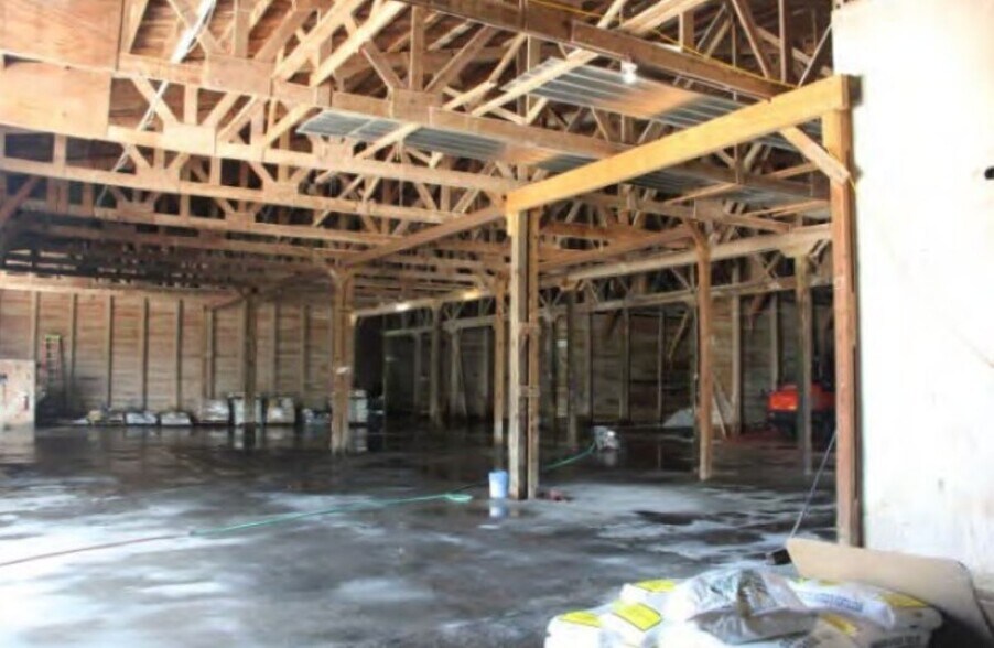 More Photos Of 2672 N Highway 127, Albany General Retail For Sale