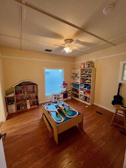 More Photos Of 252 NW 4th Ave, Canby Office For Sale