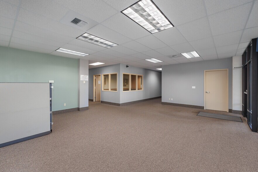More Photos Of 81 Tower Blvd, Elma Office For Lease