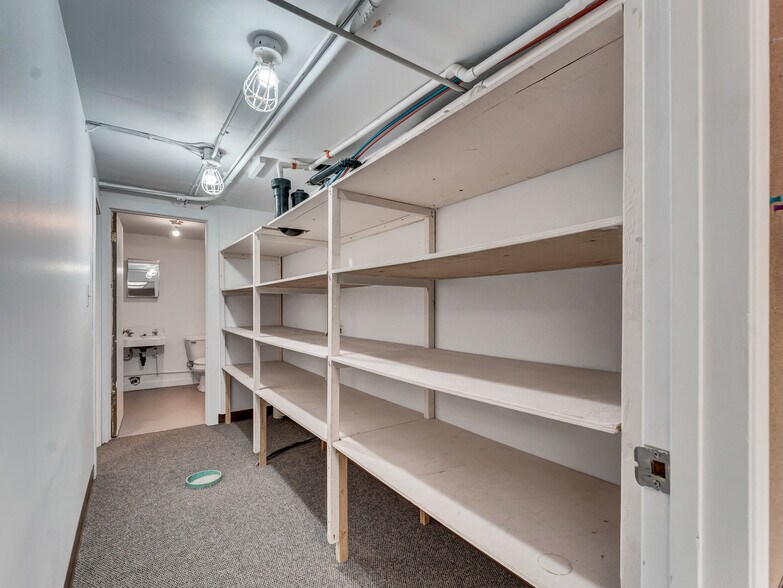 More Photos Of 622 3 St SE, Medicine Hat General Retail For Lease