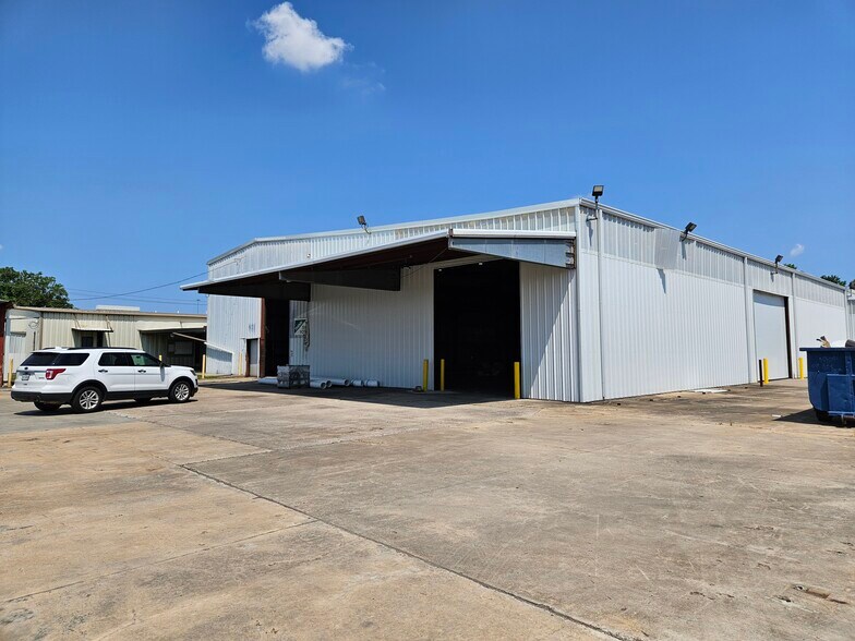 More Photos Of 14730 Yarberry St, Houston Unknown For Lease