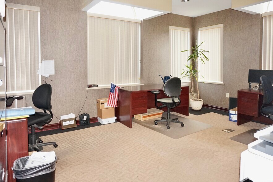 More Photos Of 1120 Youngs Rd, Williamsville Medical For Sale