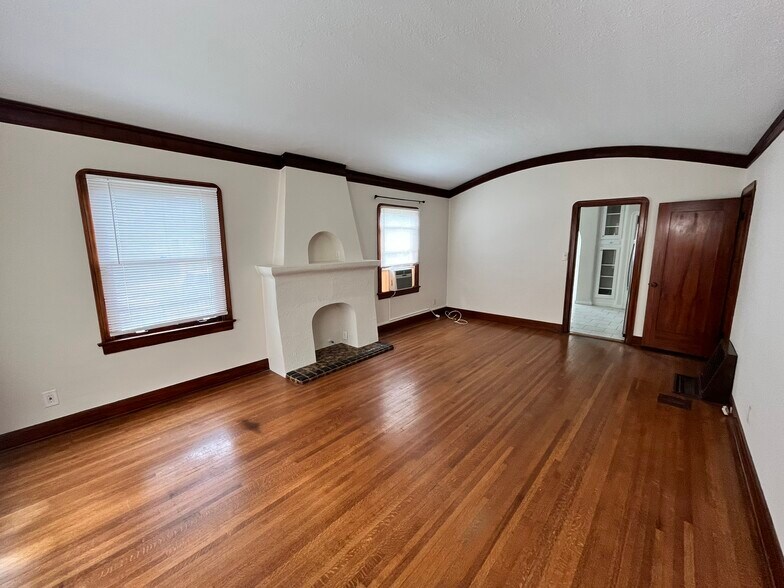 More Photos Of 496 E 52nd St, Long Beach Multifamily For Sale