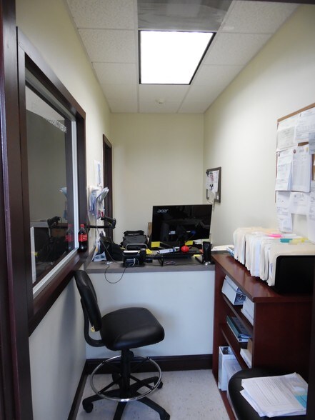 More Photos Of 6789 Southpoint Pky, Jacksonville Medical For Sale